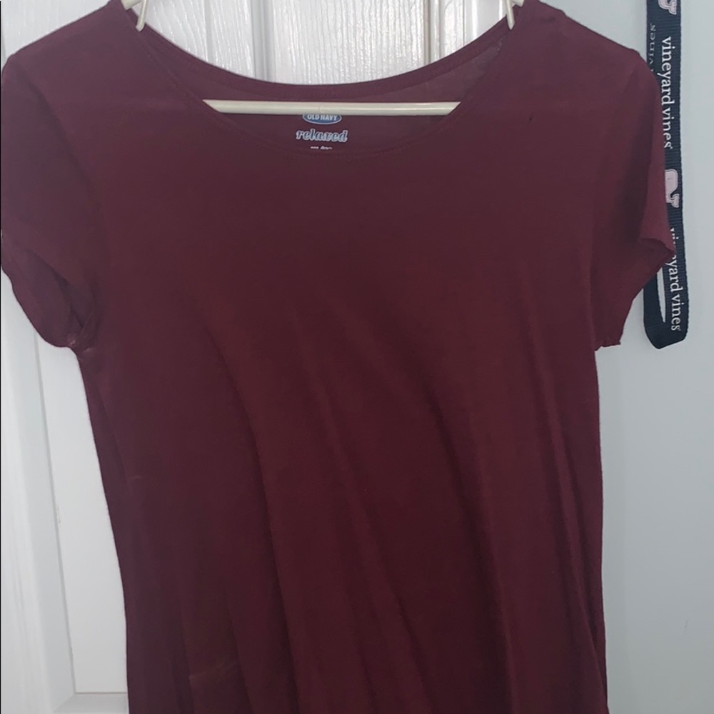 maroon tee shirt